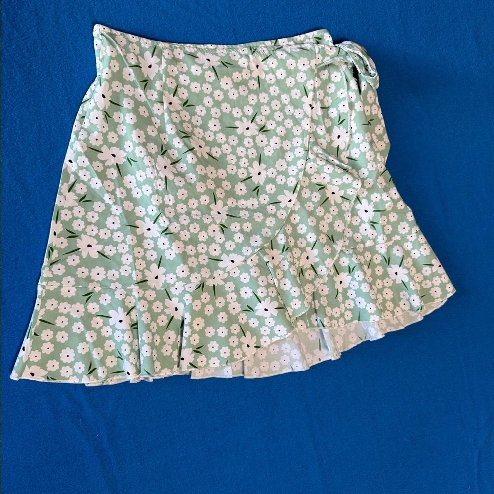SBetro Mint Green Floral Ruffle Wrap Skirt Sz L See Measurements, Runs Small.